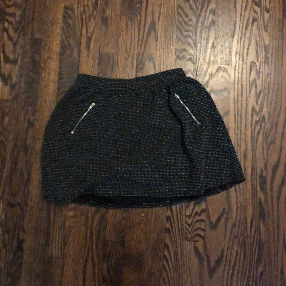 Black and white knit skirt